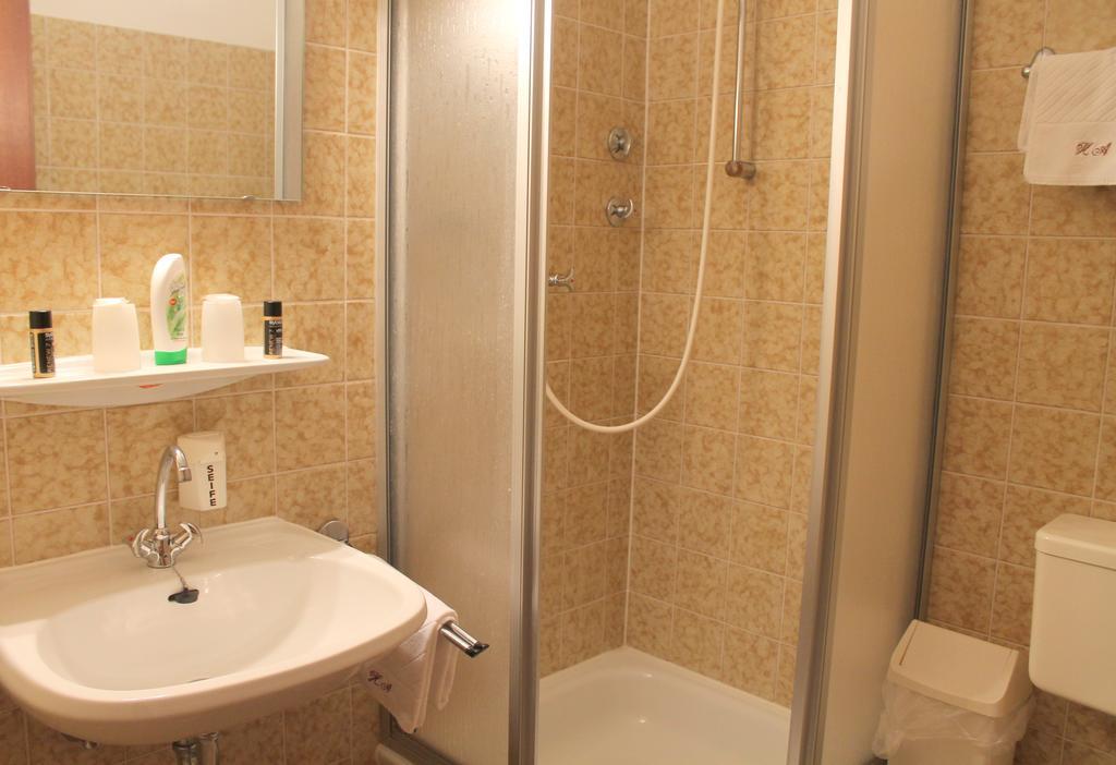 Hotel Adler Düsseldorf Dış mekan fotoğraf