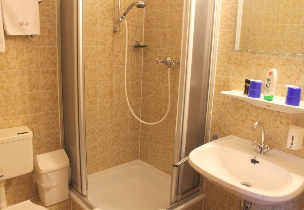 Hotel Adler Düsseldorf Dış mekan fotoğraf